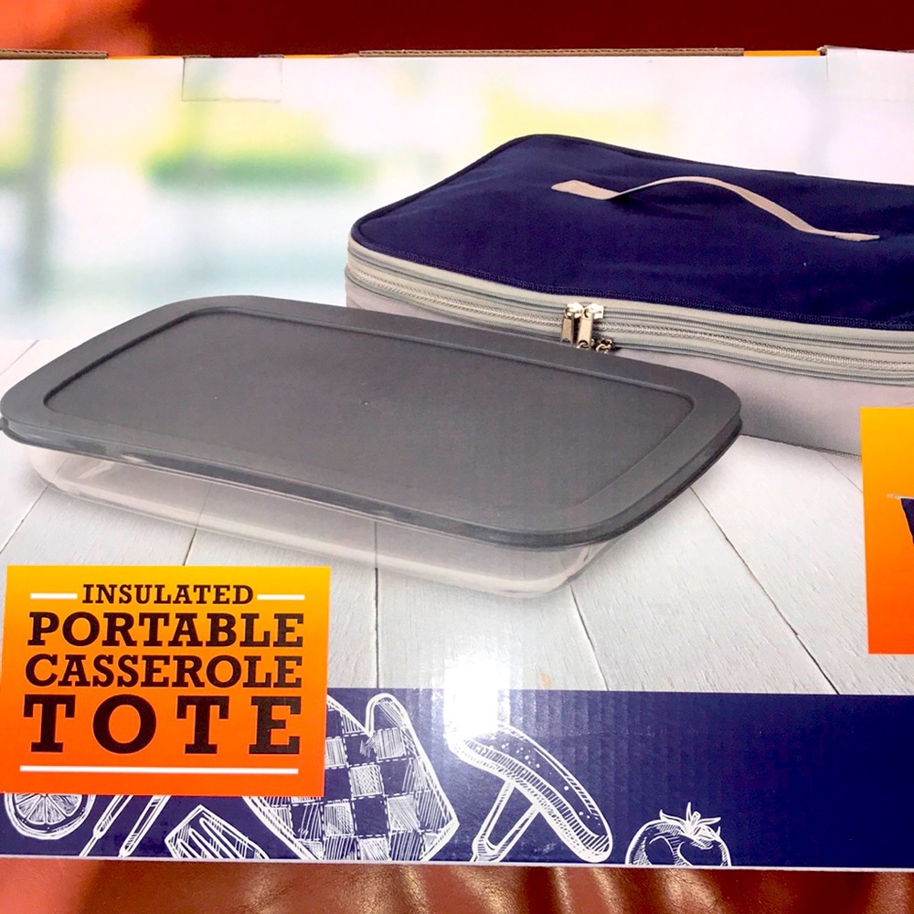 NWT portable casserole dish and tote